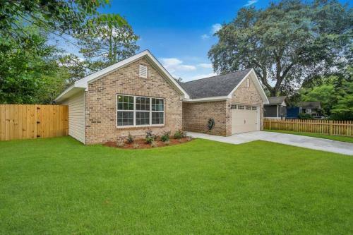 Beautiful New Construction Only 4 Min To Downtown!