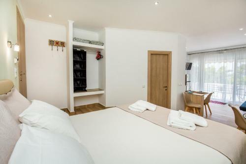 Malama's Beach House Pico