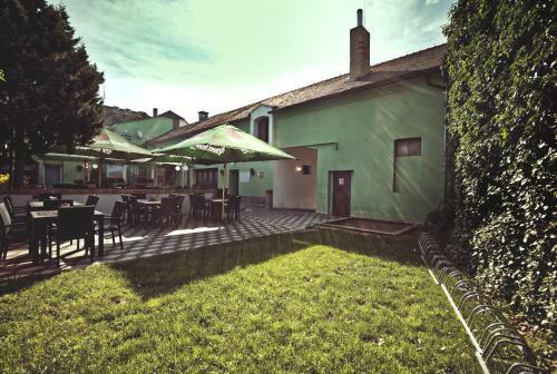 Hostal Restaurace A Penzion Praha