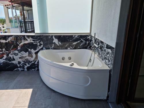 Apartamento Lux Suite Sea Front Avra