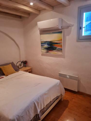 House Feinikas - Quiet Area With Beach Access