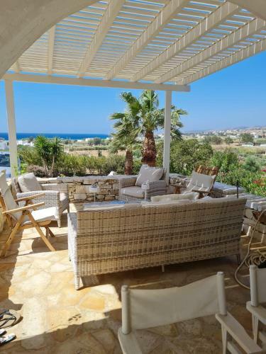 House Feinikas - Quiet Area With Beach Access