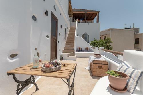 White Luxurious Apartments II