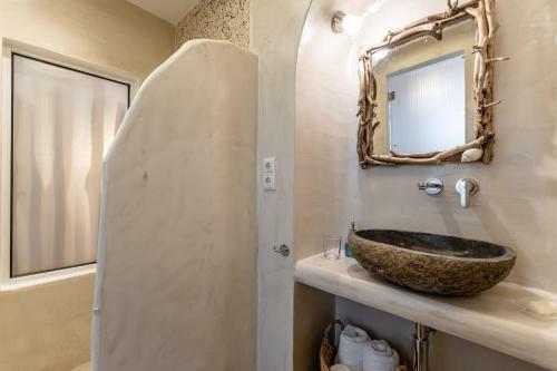White Luxurious Apartments II