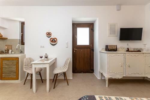 White Luxurious Apartments II