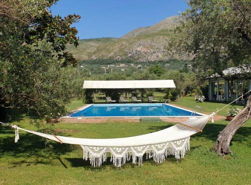 Il Quadrifoglio: Villetta Con Piscina A Formia