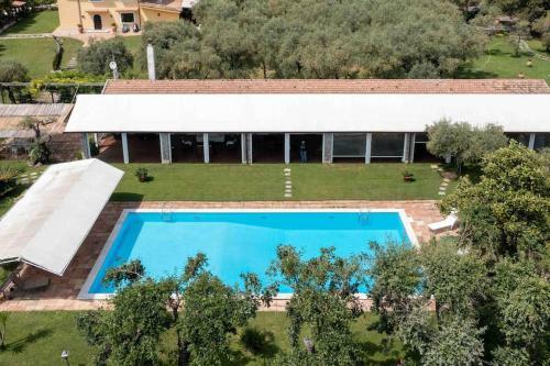 Il Quadrifoglio: Villetta Con Piscina A Formia