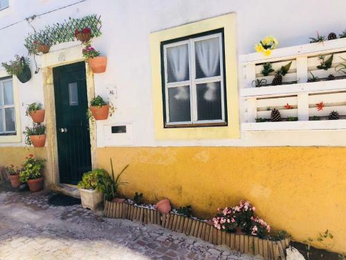 P� Do Castelo - Small Studio With Breakfast & Garage