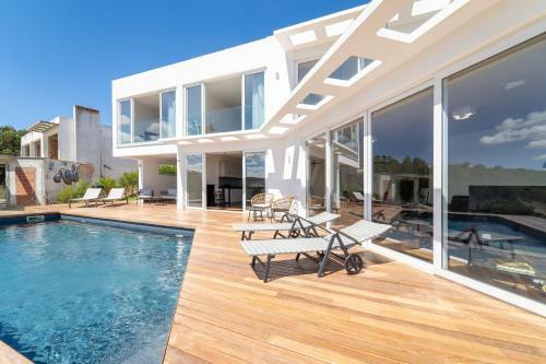 Arrifana Lake House // Premium Views