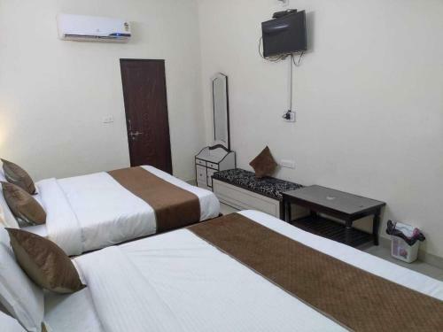 Hotel Oyo 92093 Mahaveer Tower