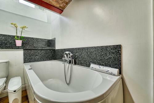 Lovely 1 Bedroom Basement Apartment