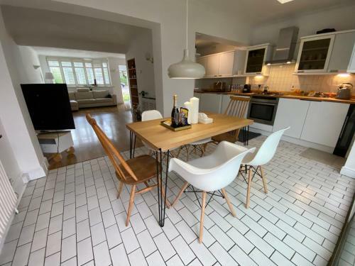 Cheerful 3.5 Bed House In Mill Hill