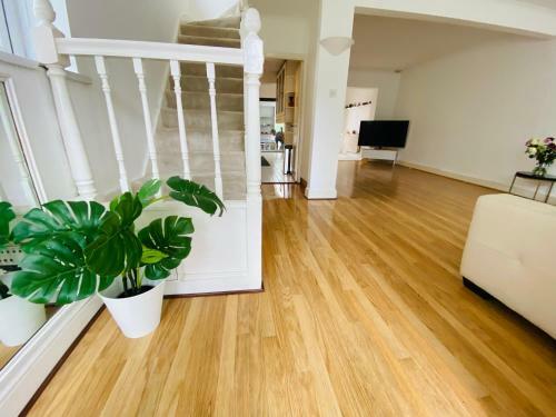 Cheerful 3.5 Bed House In Mill Hill