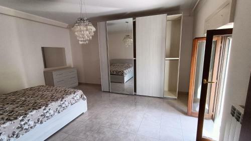Villa Indipendente Con Parcheggio Privato E Giardinetto