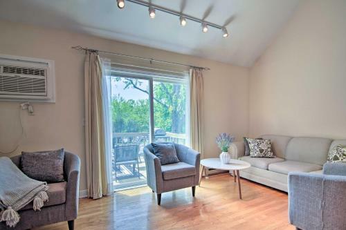 Centrally Located Gurnee Townhome With Deck!