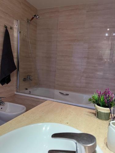 Apartamento Con Piscina Y Jard�n