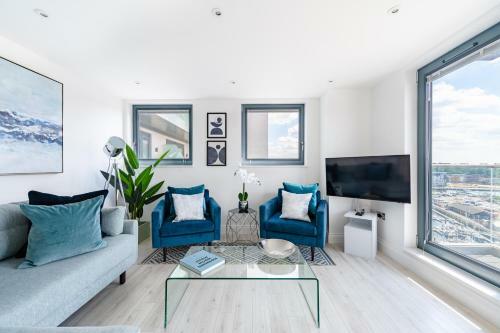 Stunning Quay-side Apartment With Marina Views