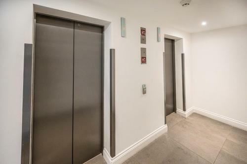 Stunning Quay-side Apartment With Marina Views