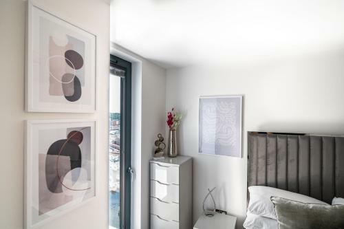 Stunning Quay-side Apartment With Marina Views