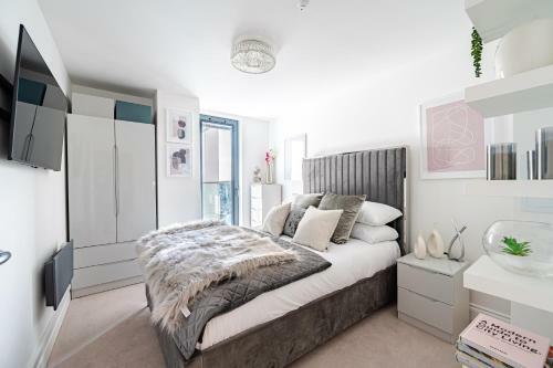 Stunning Quay-side Apartment With Marina Views