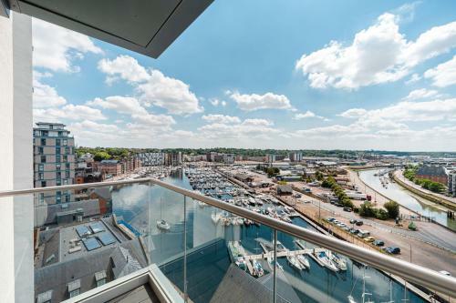 Stunning Quay-side Apartment With Marina Views