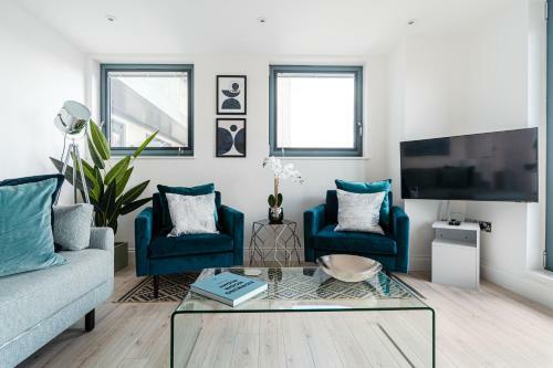 Stunning Quay-side Apartment With Marina Views