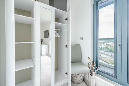 Stunning Quay-side Apartment With Marina Views