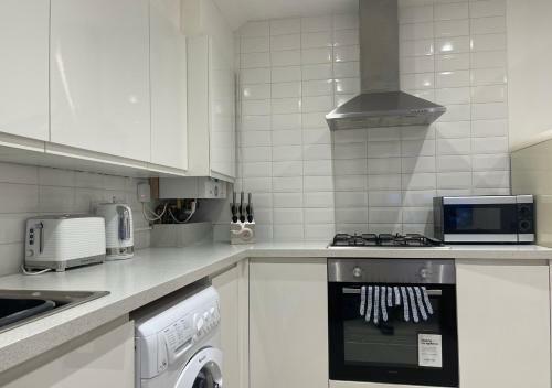 Canterbury Holiday Apartment Sleeps 6