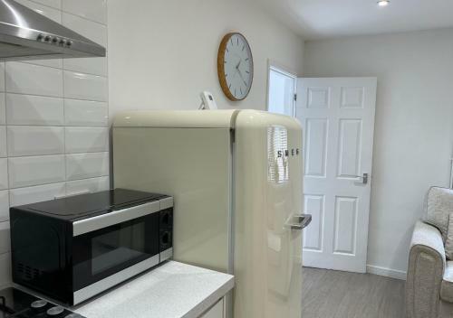 Canterbury Holiday Apartment Sleeps 6