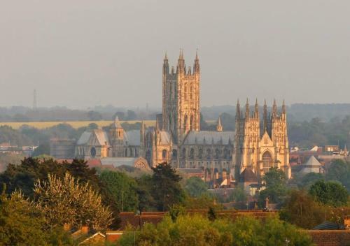 Canterbury Holiday Apartment Sleeps 6