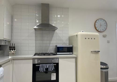 Canterbury Holiday Apartment Sleeps 6