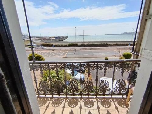 Apartamento Sea View Studio Flat With Balcony, Parking