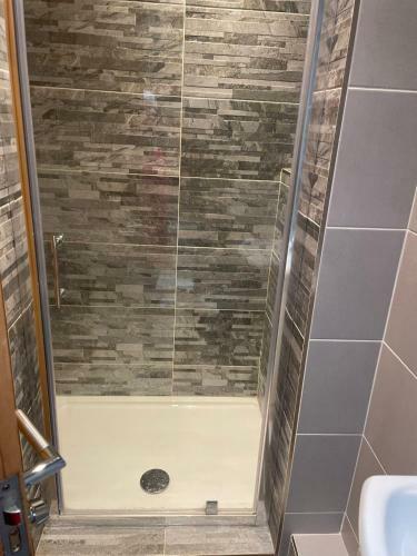 Best Price Apartment In Hull #5