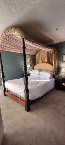 Howards At The White Hart Hotel