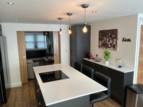 1 Bed Luxury Home In Leeds With Optional Hot Tub
