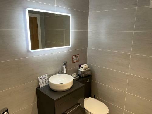 1 Bed Luxury Home In Leeds With Optional Hot Tub