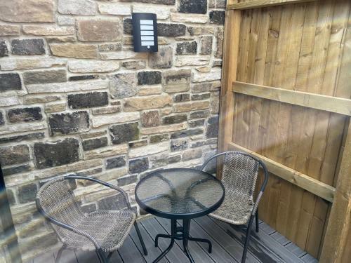 1 Bed Luxury Home In Leeds With Optional Hot Tub