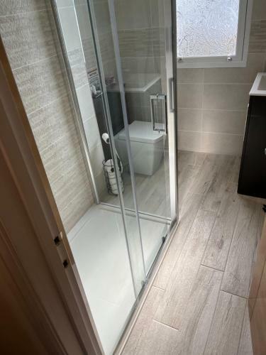1 Bed Luxury Home In Leeds With Optional Hot Tub