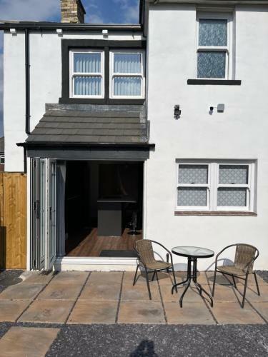 1 Bed Luxury Home In Leeds With Optional Hot Tub