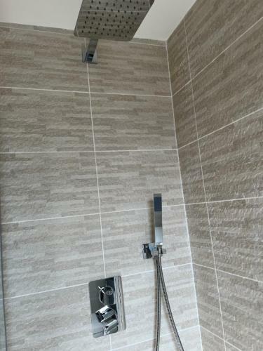 1 Bed Luxury Home In Leeds With Optional Hot Tub