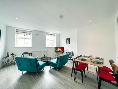 Host Liverpool - Stylish Living Space Apartments
