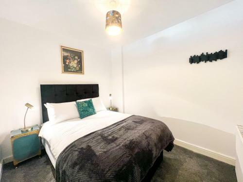 Host Liverpool - Stylish Living Space Apartments