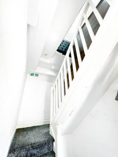 Host Liverpool - Stylish Living Space Apartments
