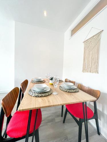 Host Liverpool - Stylish Living Space Apartments