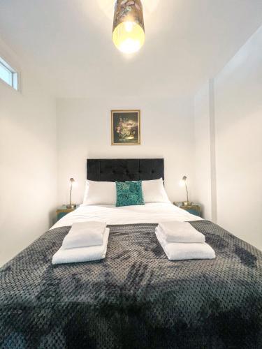 Host Liverpool - Stylish Living Space Apartments