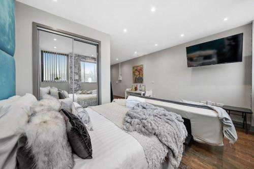 Apartamento Marble Deluxe - City Centre Apt- Parking & Wifi