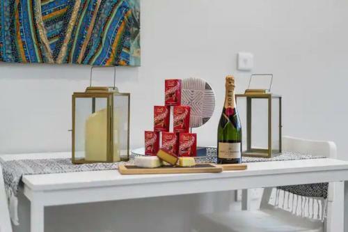 Apartamento Marble Deluxe - City Centre Apt- Parking & Wifi