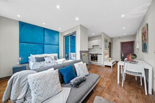 Apartamento Marble Deluxe - City Centre Apt- Parking & Wifi