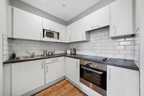 Apartamento Marble Deluxe - City Centre Apt- Parking & Wifi
