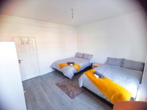 Charming 4-bed House In Manchester